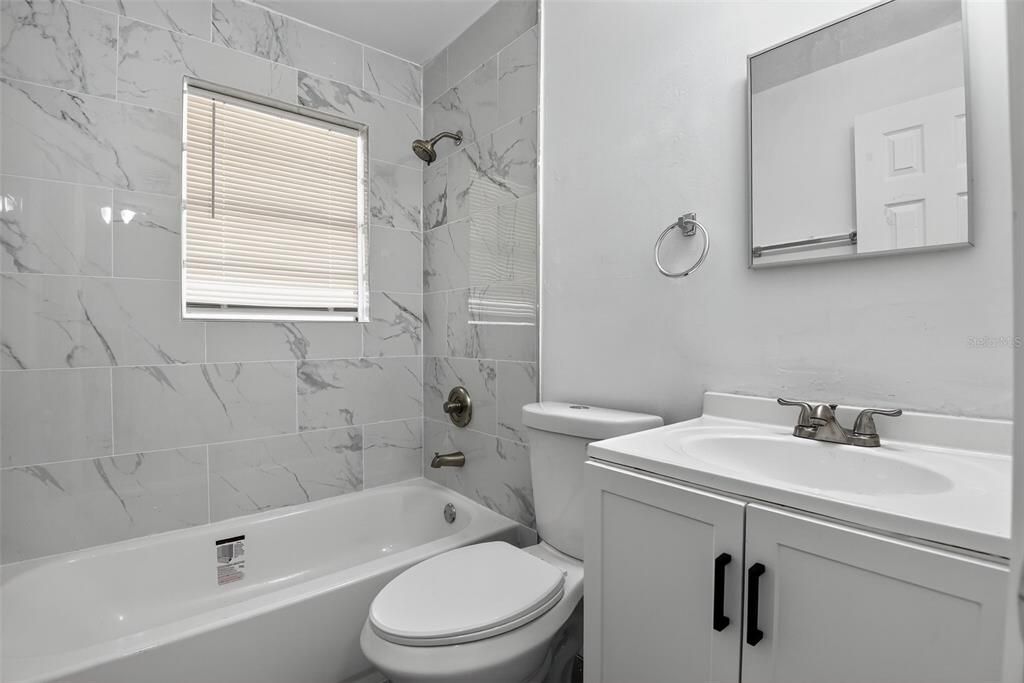 For Rent: $1,400 (3 beds, 1 baths, 822 Square Feet)