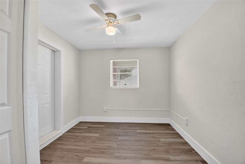 For Rent: $1,400 (3 beds, 1 baths, 822 Square Feet)