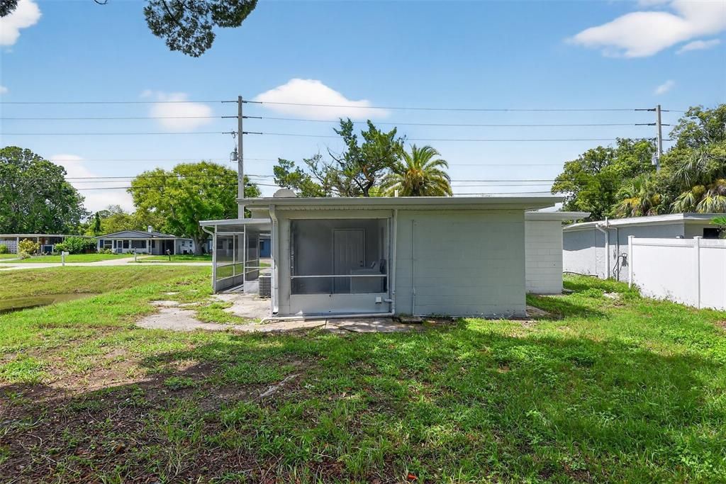 For Rent: $1,400 (3 beds, 1 baths, 822 Square Feet)