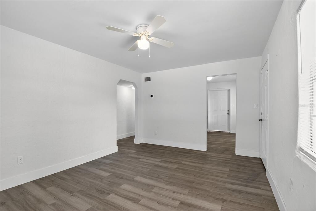 For Rent: $1,400 (3 beds, 1 baths, 822 Square Feet)