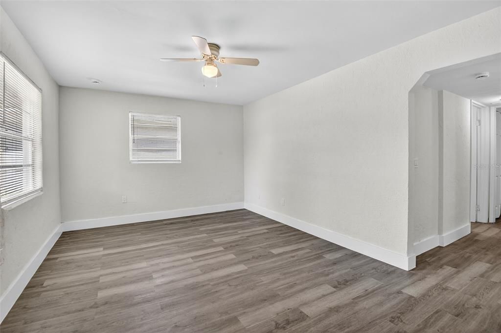 For Rent: $1,400 (3 beds, 1 baths, 822 Square Feet)