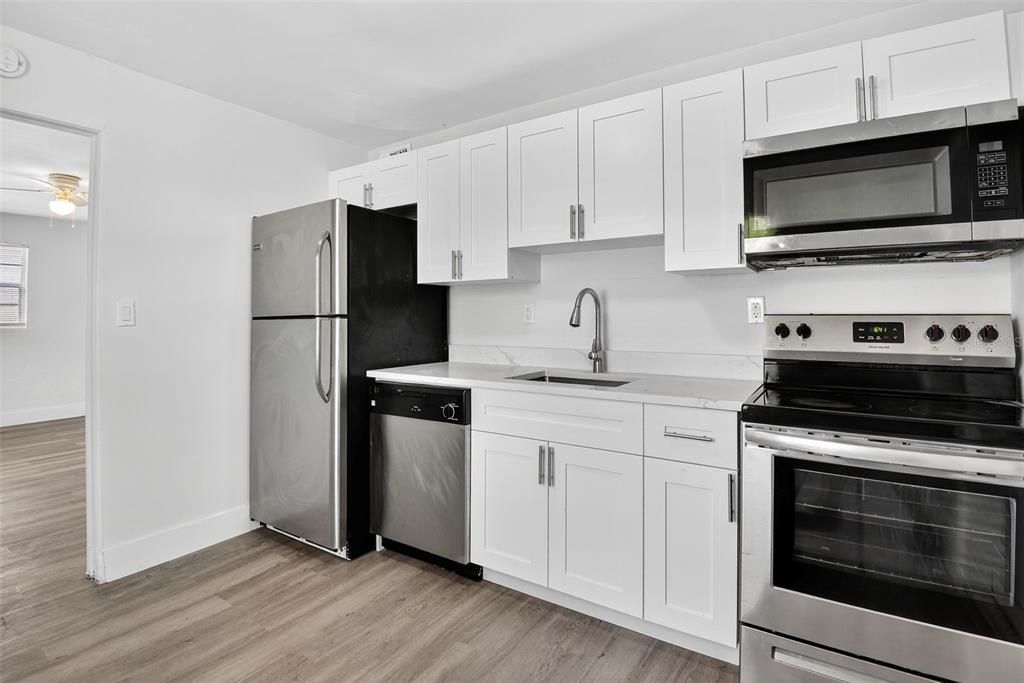 For Rent: $1,400 (3 beds, 1 baths, 822 Square Feet)