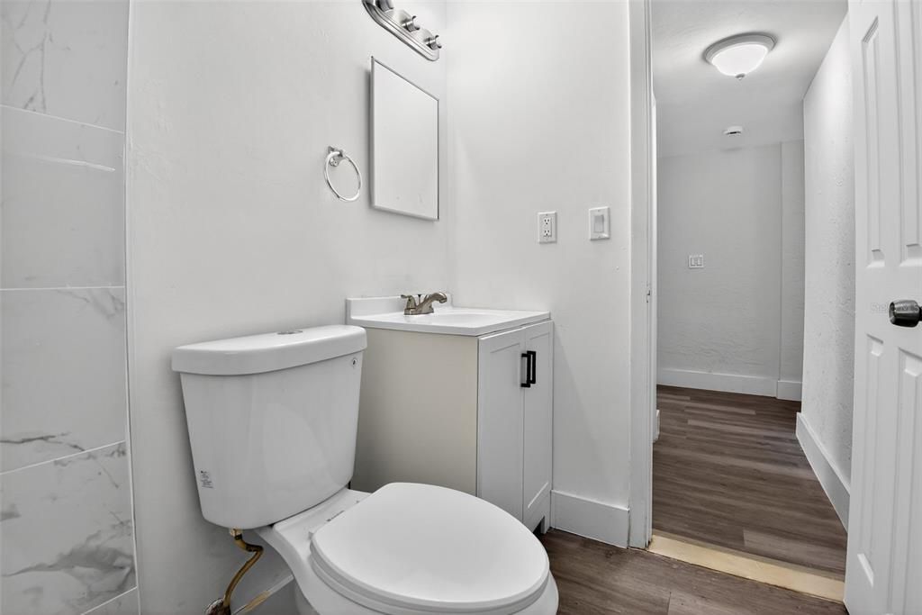 For Rent: $1,400 (3 beds, 1 baths, 822 Square Feet)