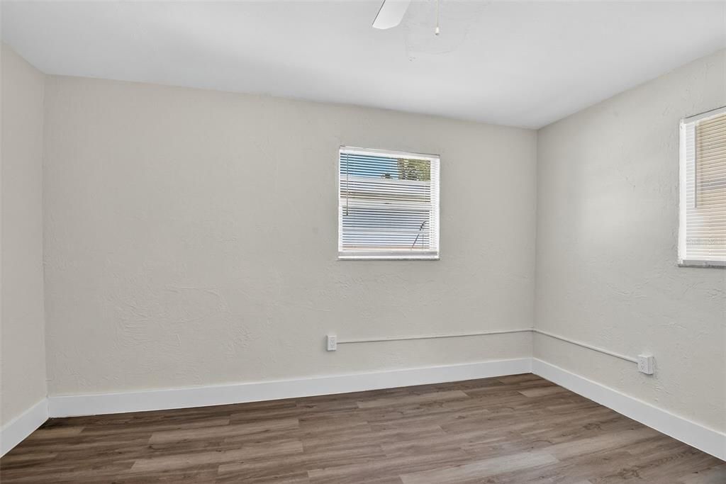 For Rent: $1,400 (3 beds, 1 baths, 822 Square Feet)