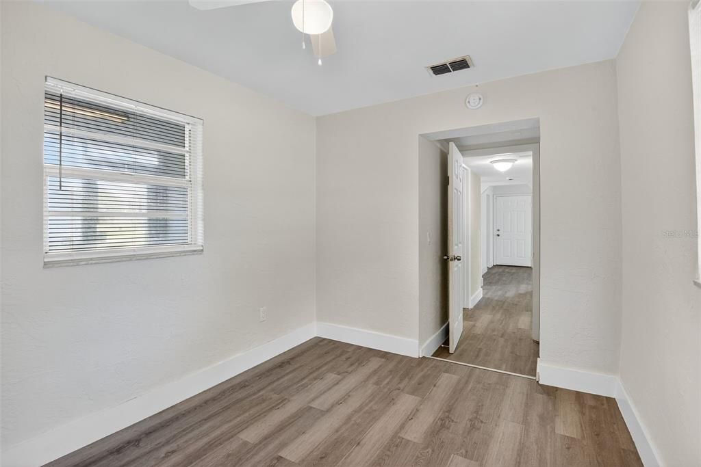 For Rent: $1,400 (3 beds, 1 baths, 822 Square Feet)