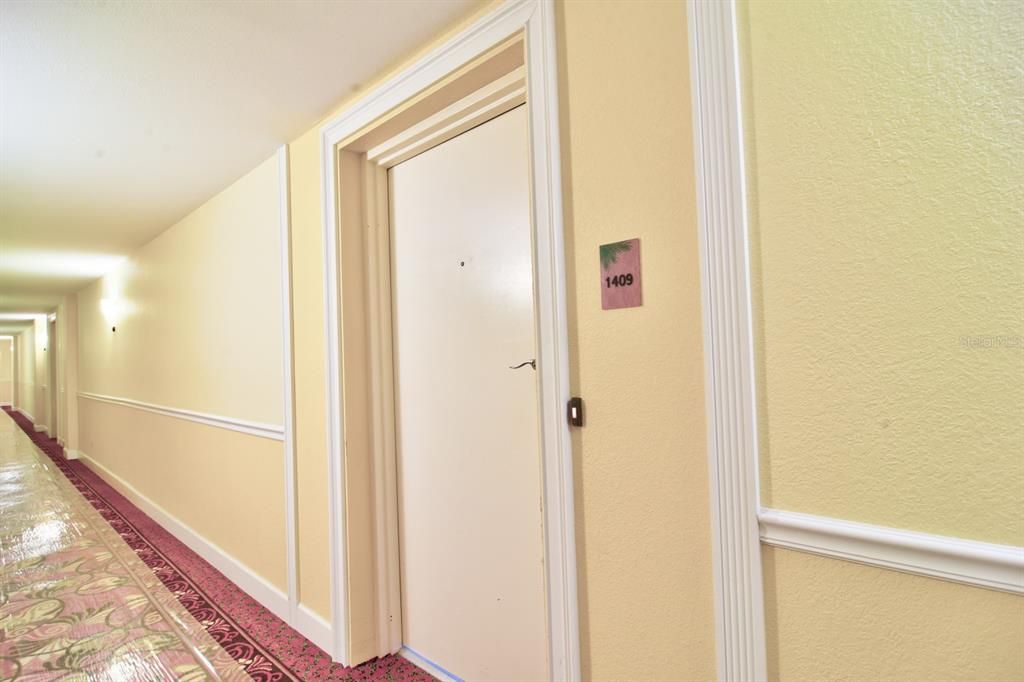 Active With Contract: $1,670 (1 beds, 1 baths, 745 Square Feet)