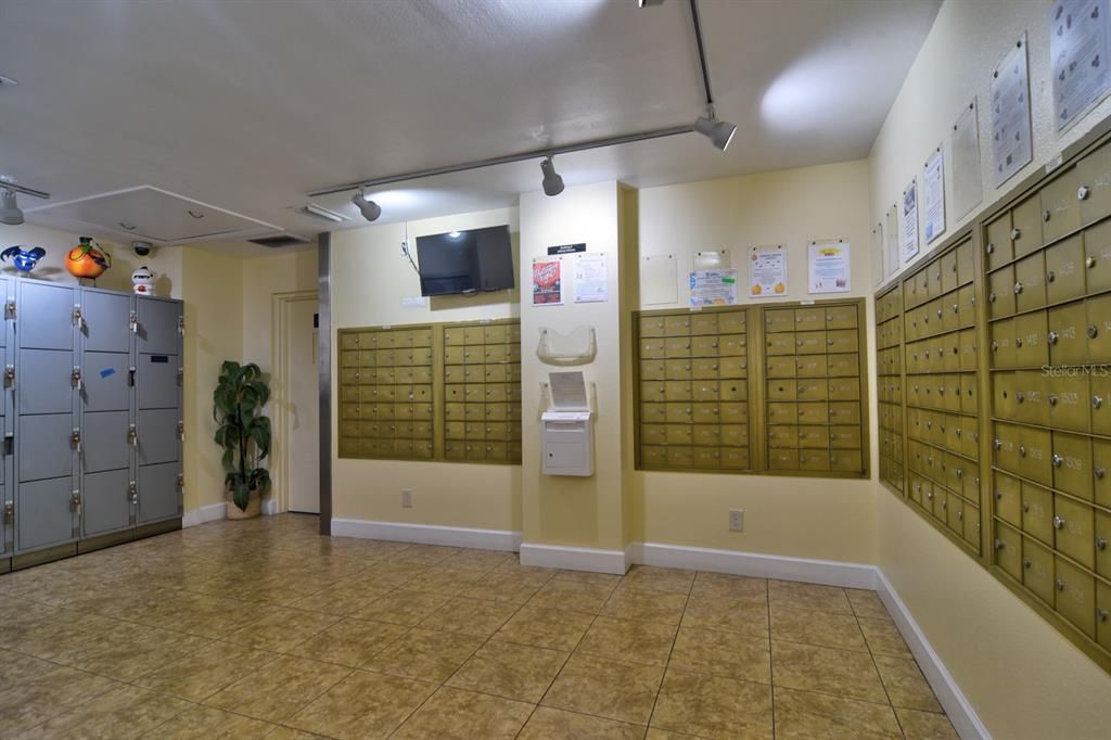 Active With Contract: $1,670 (1 beds, 1 baths, 745 Square Feet)