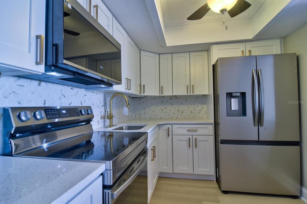 Active With Contract: $1,670 (1 beds, 1 baths, 745 Square Feet)