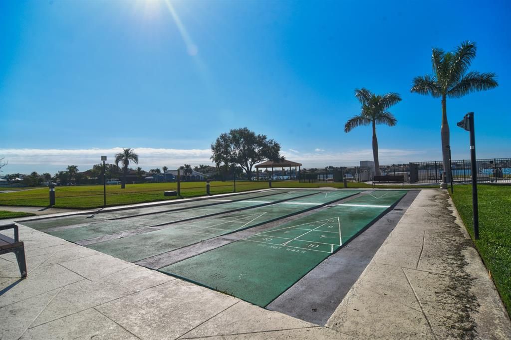 Active With Contract: $1,670 (1 beds, 1 baths, 745 Square Feet)