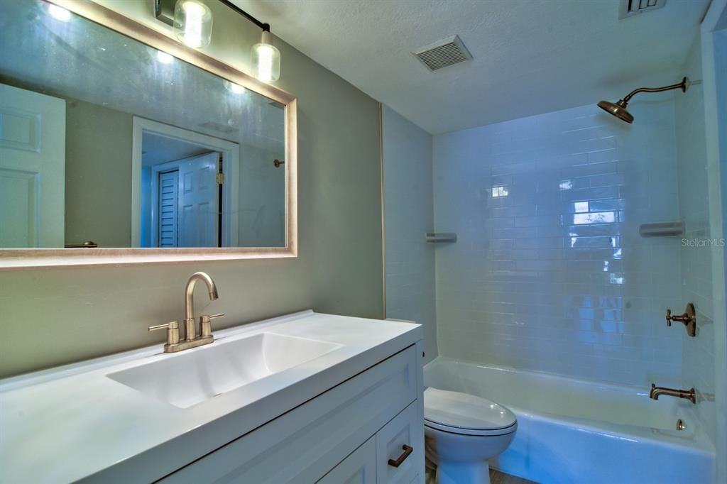 Active With Contract: $1,670 (1 beds, 1 baths, 745 Square Feet)
