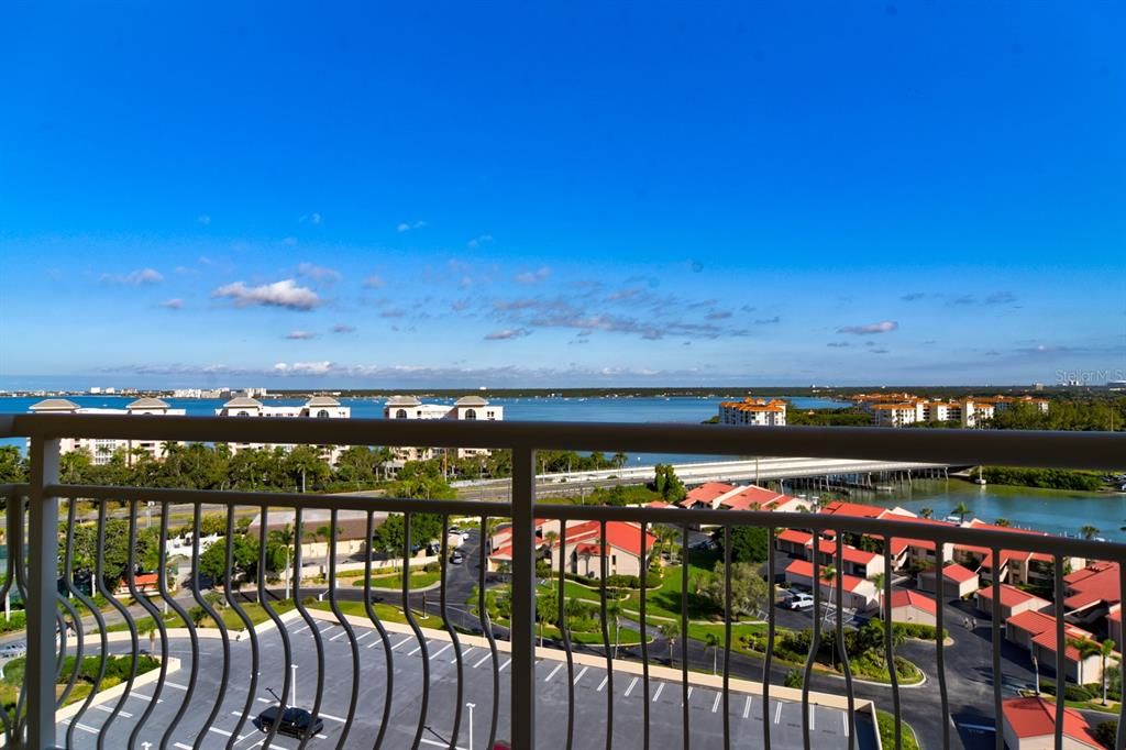 Active With Contract: $1,670 (1 beds, 1 baths, 745 Square Feet)