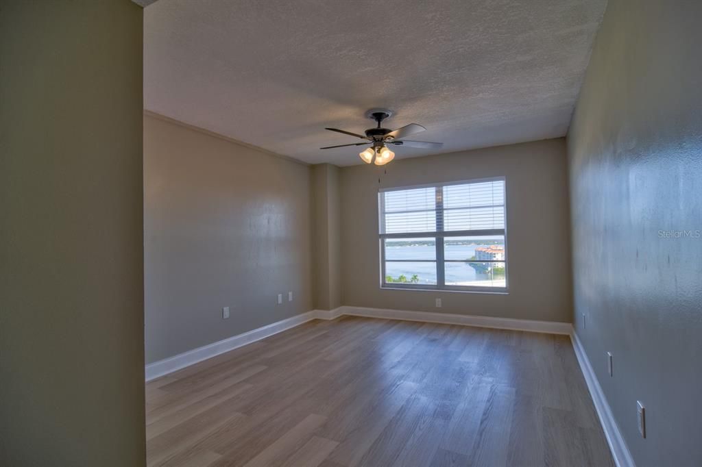 Active With Contract: $1,670 (1 beds, 1 baths, 745 Square Feet)