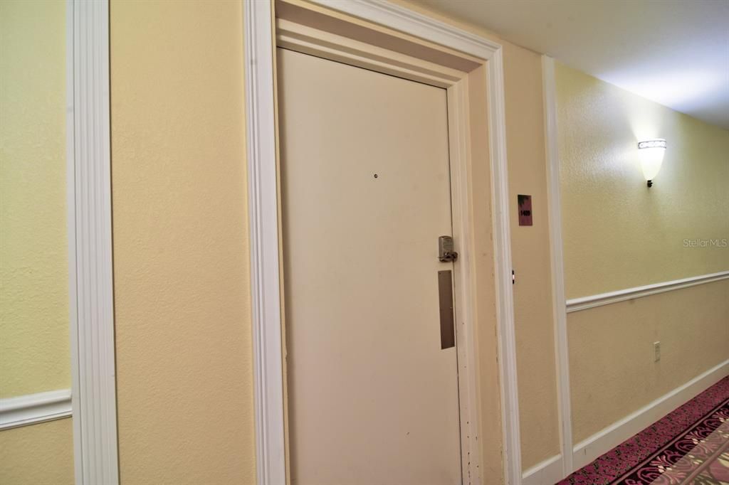 Active With Contract: $1,670 (1 beds, 1 baths, 745 Square Feet)