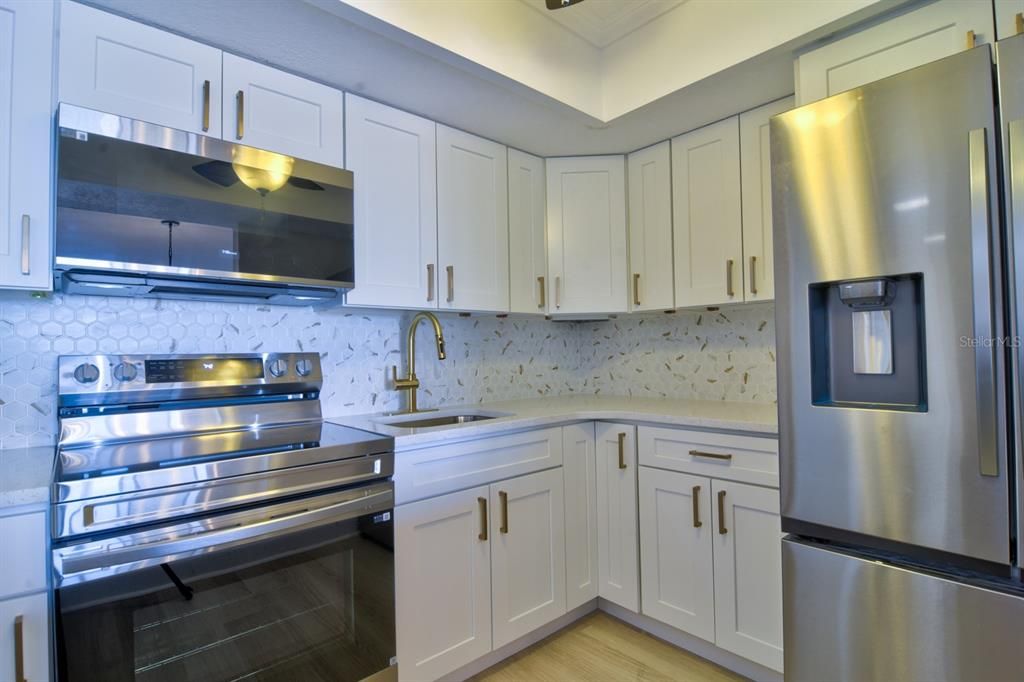 Active With Contract: $1,670 (1 beds, 1 baths, 745 Square Feet)