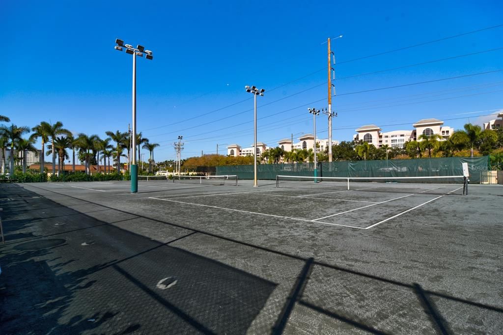 Active With Contract: $1,670 (1 beds, 1 baths, 745 Square Feet)