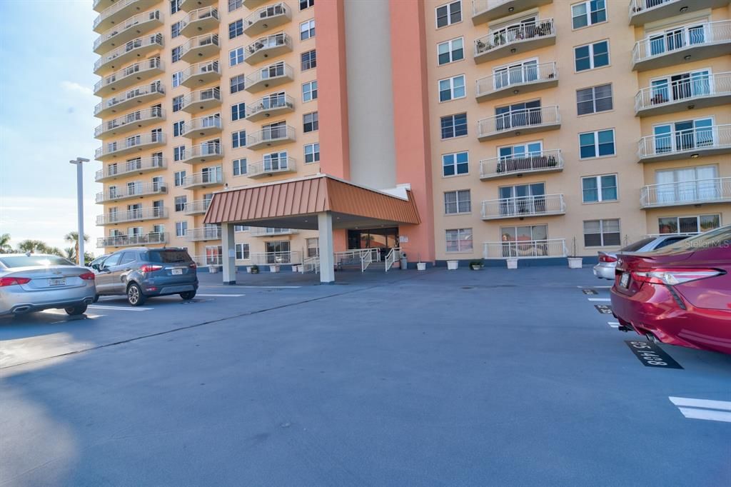 Active With Contract: $1,670 (1 beds, 1 baths, 745 Square Feet)