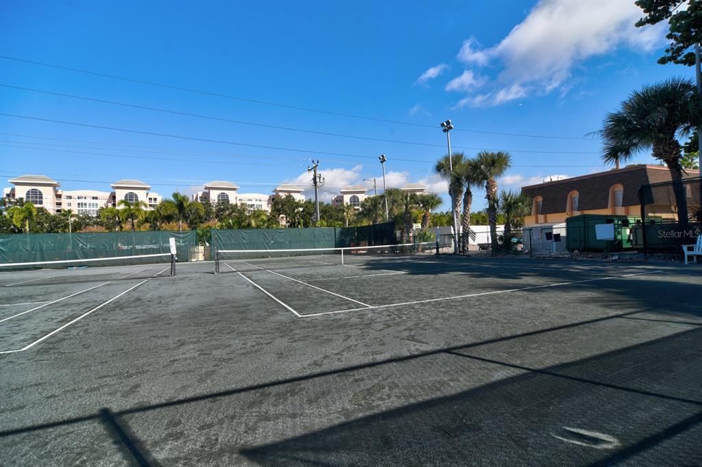 Active With Contract: $1,670 (1 beds, 1 baths, 745 Square Feet)