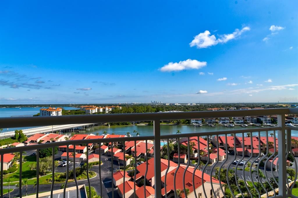 Active With Contract: $1,670 (1 beds, 1 baths, 745 Square Feet)