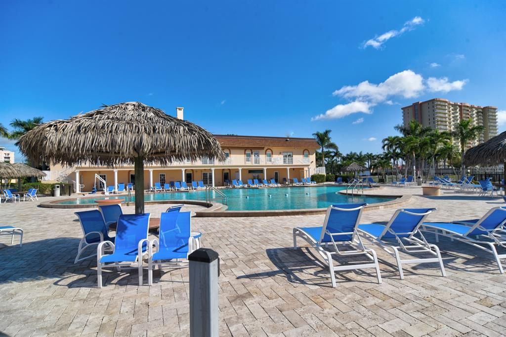 Active With Contract: $1,670 (1 beds, 1 baths, 745 Square Feet)