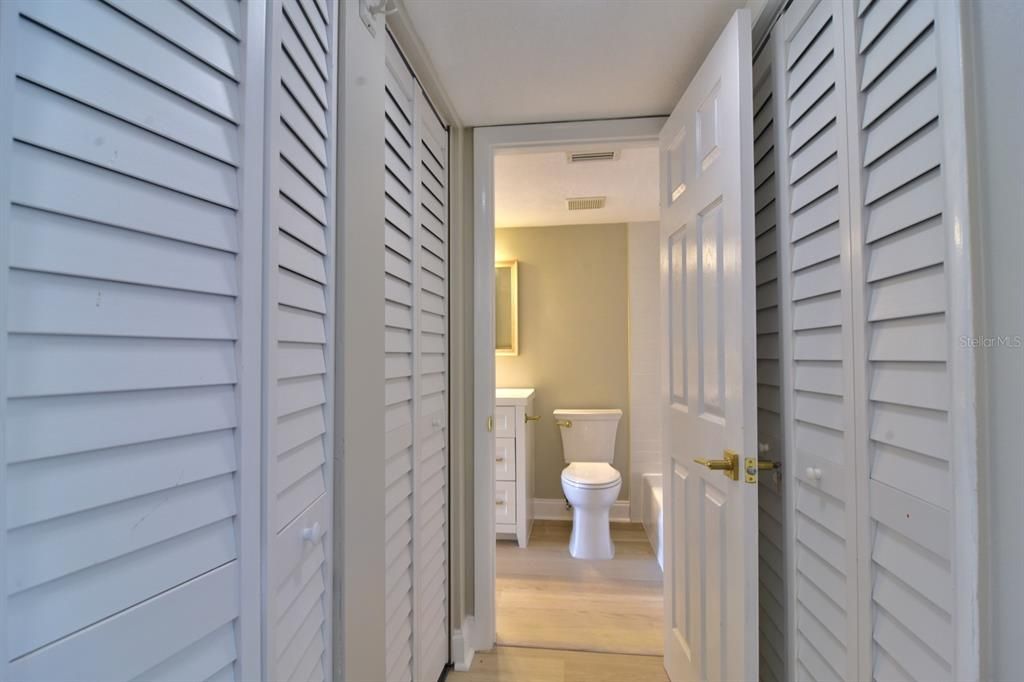 Active With Contract: $1,670 (1 beds, 1 baths, 745 Square Feet)