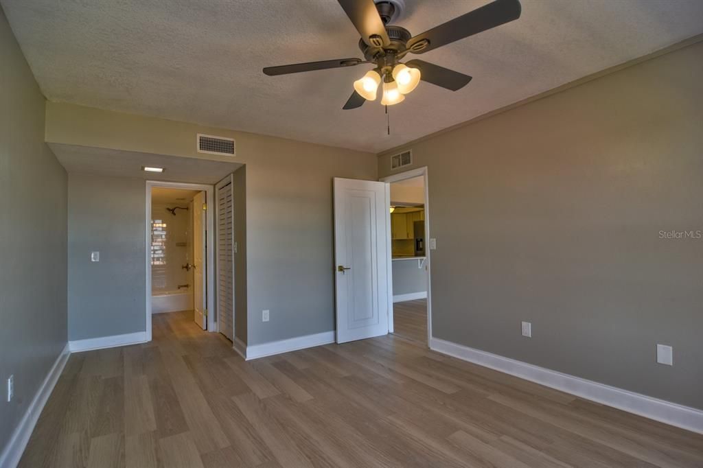 Active With Contract: $1,670 (1 beds, 1 baths, 745 Square Feet)