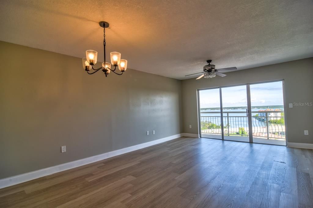 Active With Contract: $1,670 (1 beds, 1 baths, 745 Square Feet)