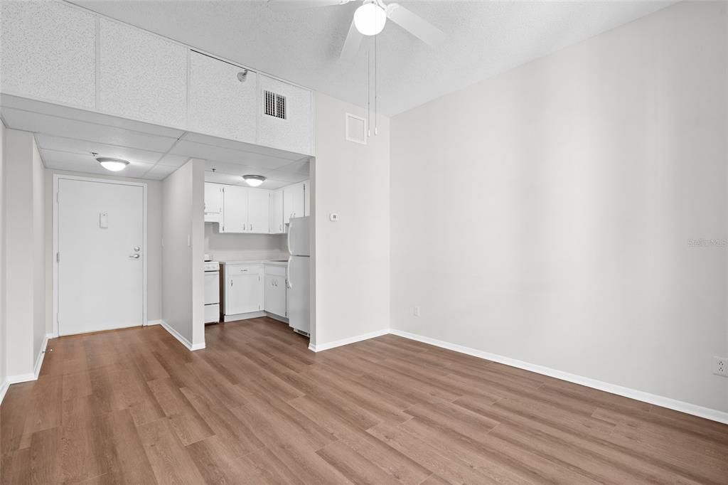 For Rent: $2,850 (1 beds, 1 baths, 460 Square Feet)