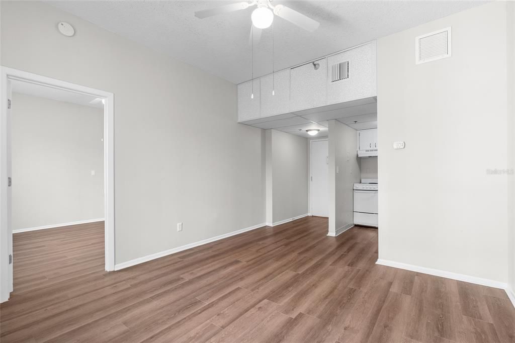 For Rent: $2,850 (1 beds, 1 baths, 460 Square Feet)