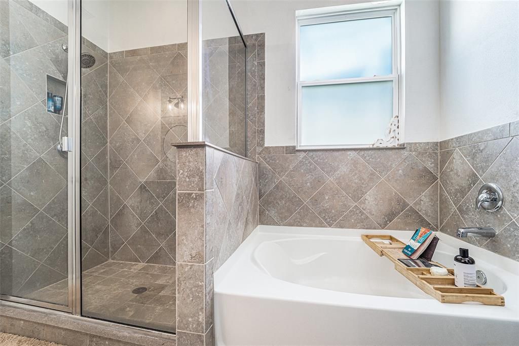 For Sale: $529,000 (4 beds, 2 baths, 2041 Square Feet)