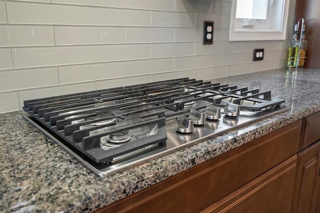 待售: $560,000 (3 贝兹, 2 浴室, 2208 平方英尺)