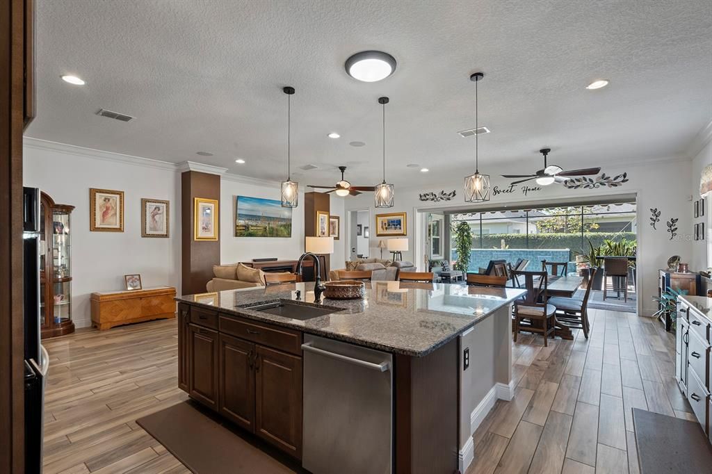 待售: $560,000 (3 贝兹, 2 浴室, 2208 平方英尺)