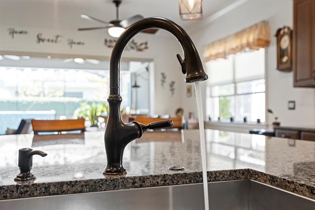 待售: $560,000 (3 贝兹, 2 浴室, 2208 平方英尺)