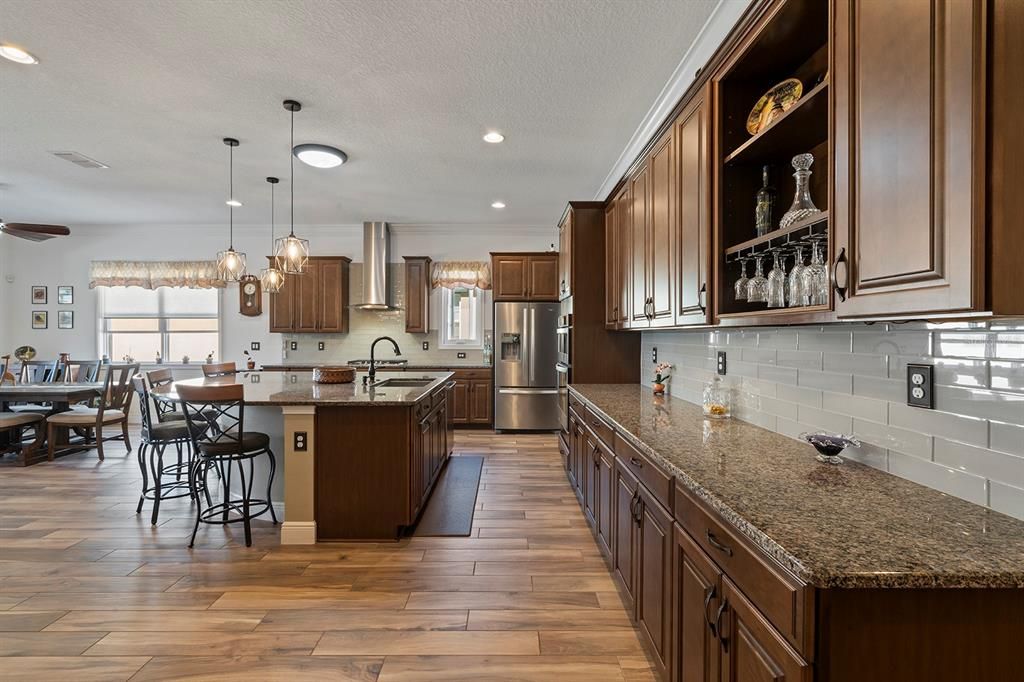 待售: $560,000 (3 贝兹, 2 浴室, 2208 平方英尺)