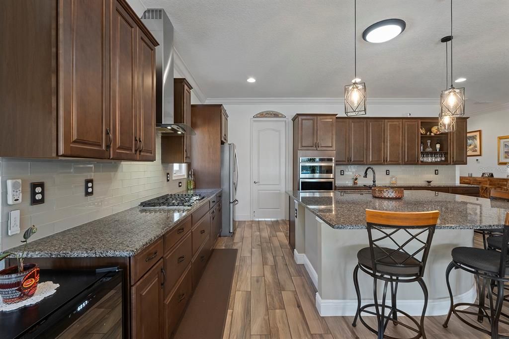 待售: $560,000 (3 贝兹, 2 浴室, 2208 平方英尺)