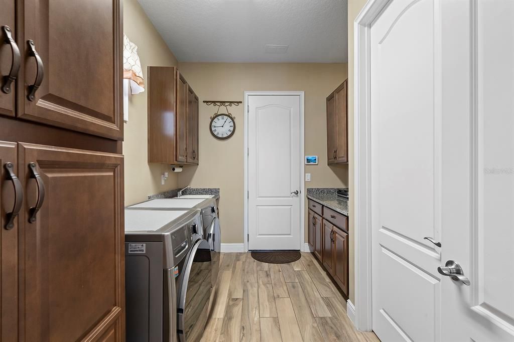 待售: $560,000 (3 贝兹, 2 浴室, 2208 平方英尺)