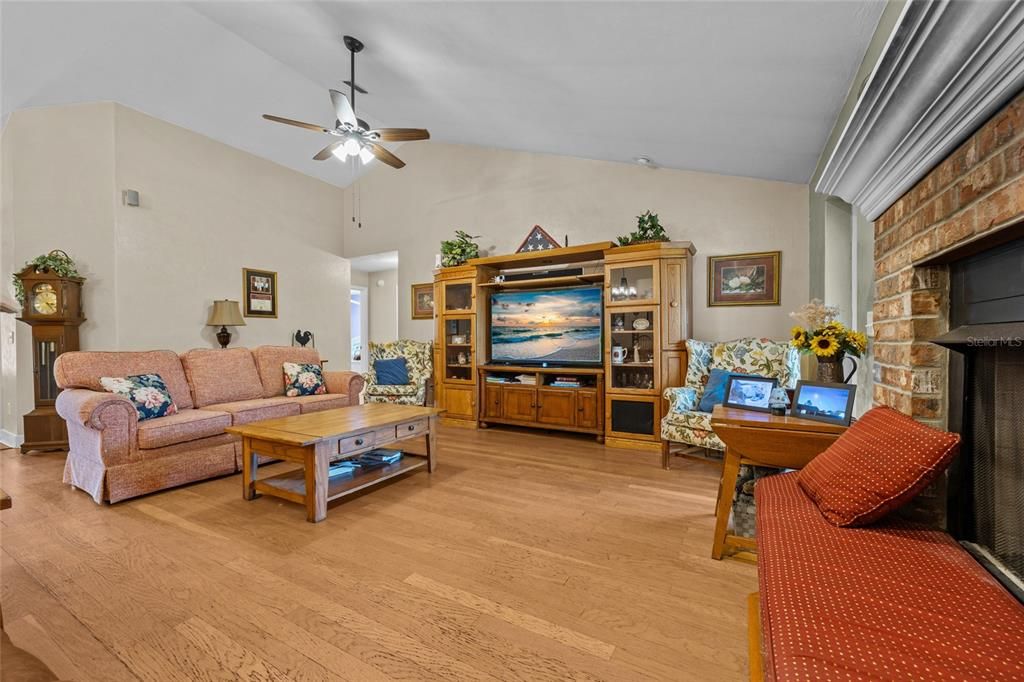 待售: $624,000 (3 贝兹, 2 浴室, 2065 平方英尺)