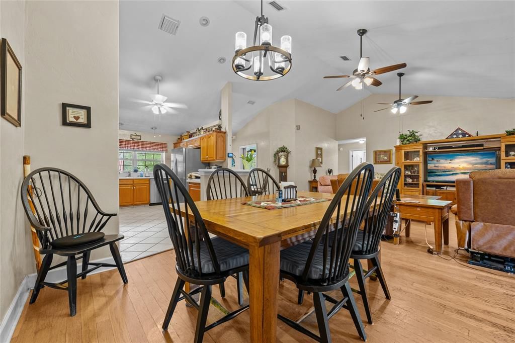 待售: $624,000 (3 贝兹, 2 浴室, 2065 平方英尺)