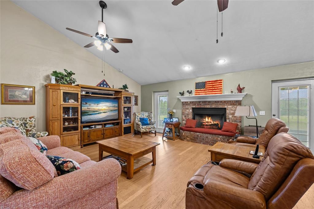 待售: $624,000 (3 贝兹, 2 浴室, 2065 平方英尺)