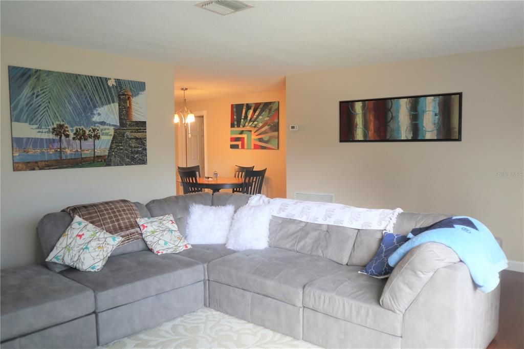 出租: $2,600 (3 贝兹, 2 浴室, 1613 平方英尺)