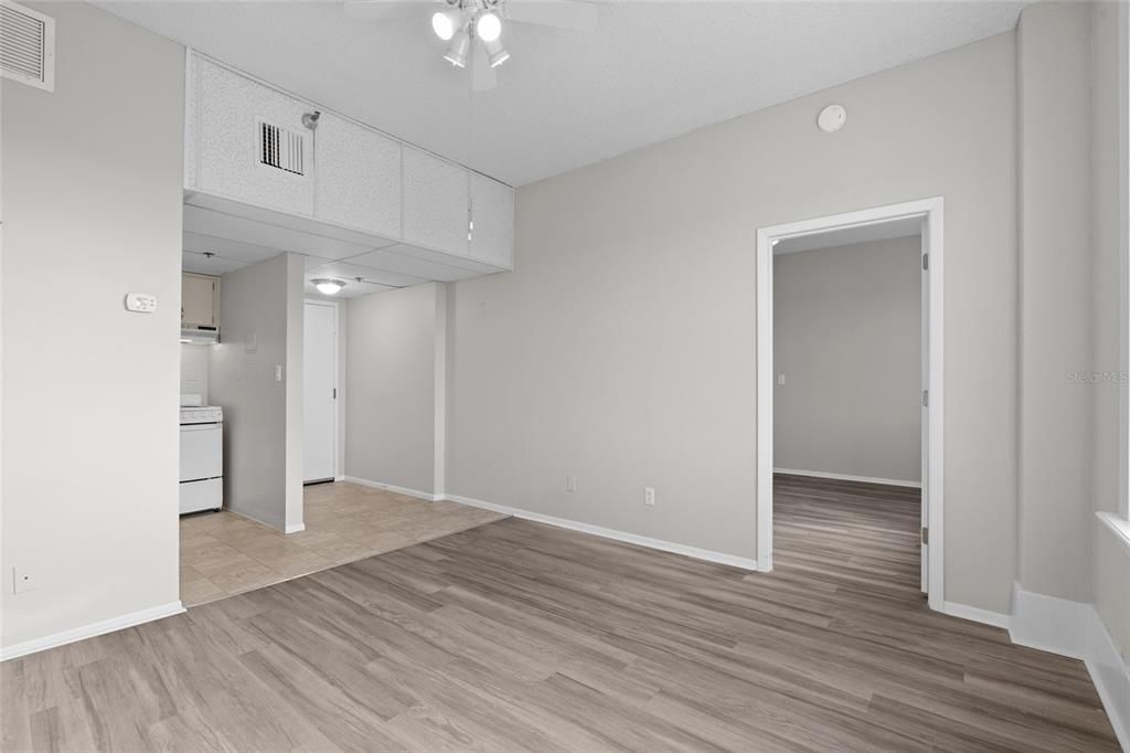 For Rent: $2,850 (1 beds, 1 baths, 460 Square Feet)