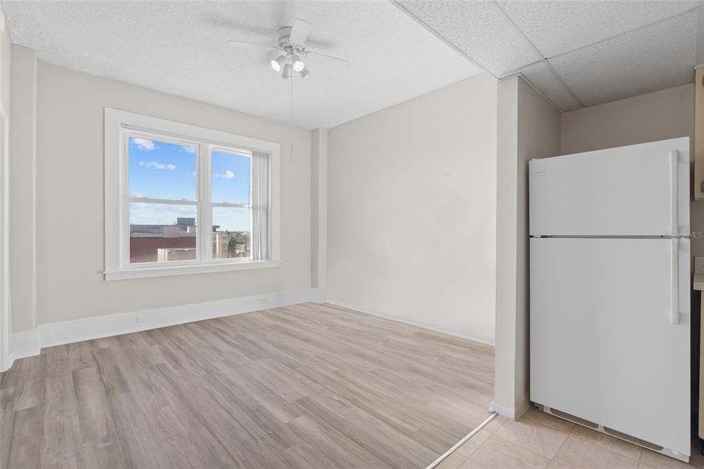 For Rent: $2,850 (1 beds, 1 baths, 460 Square Feet)