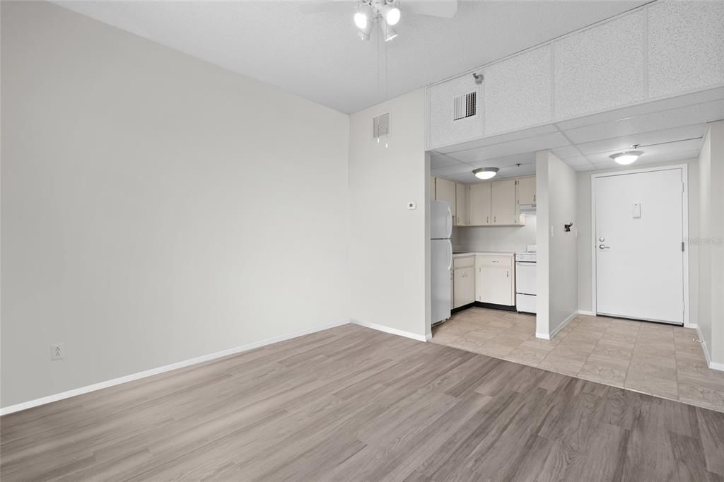 For Rent: $2,850 (1 beds, 1 baths, 460 Square Feet)
