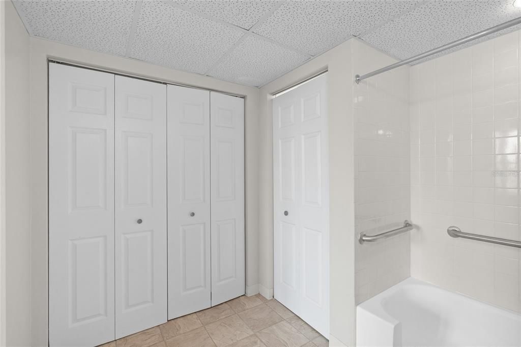 For Rent: $2,850 (1 beds, 1 baths, 460 Square Feet)