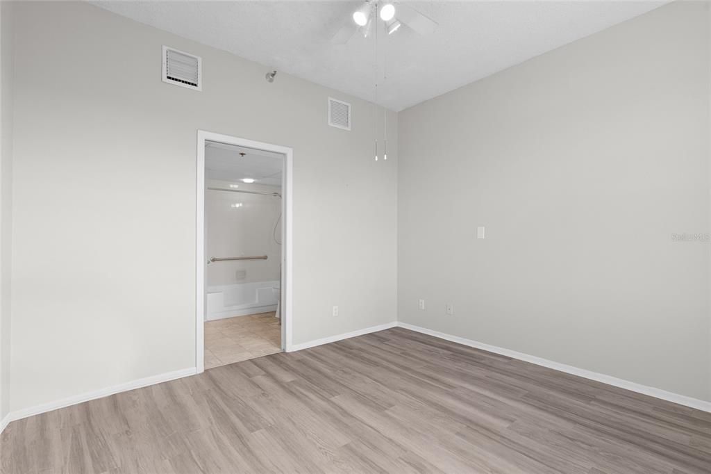 For Rent: $2,850 (1 beds, 1 baths, 460 Square Feet)