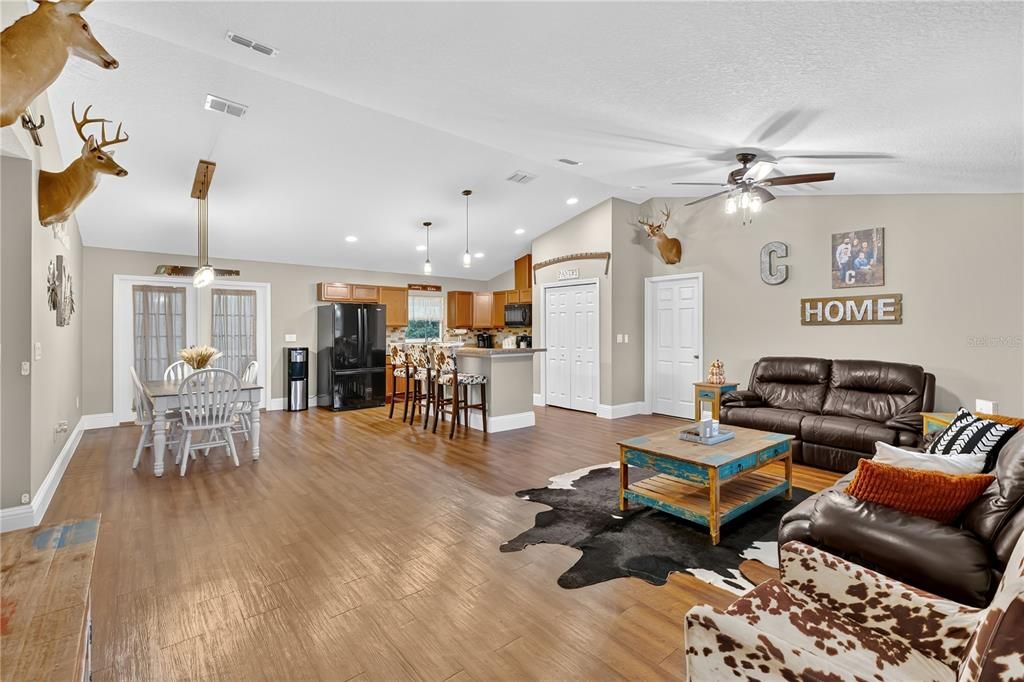 待售: $850,000 (4 贝兹, 3 浴室, 1980 平方英尺)