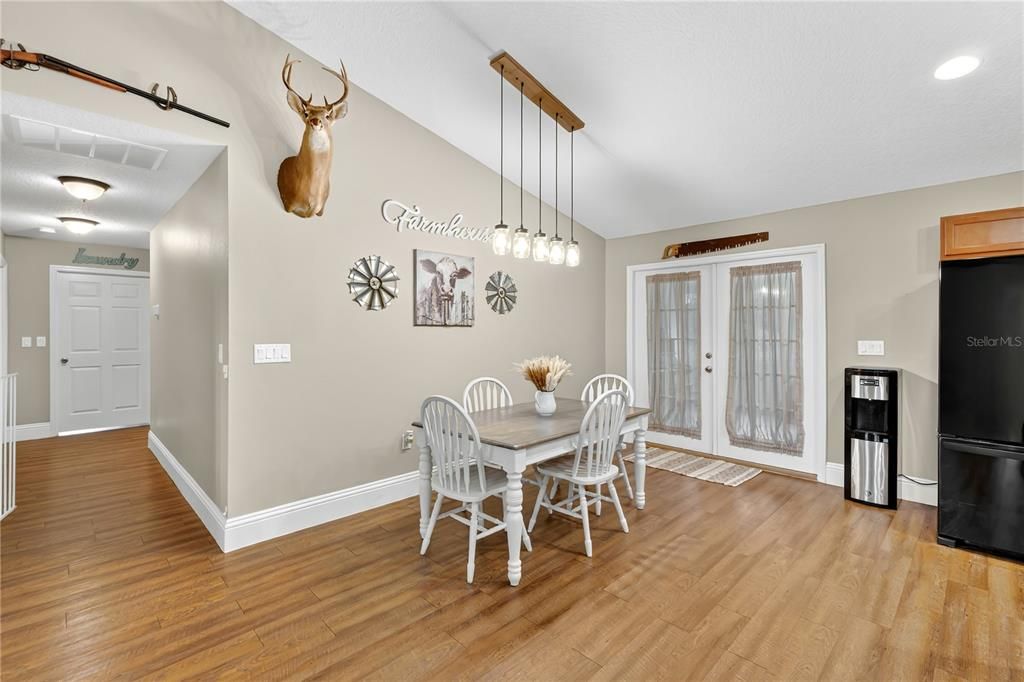 待售: $850,000 (4 贝兹, 3 浴室, 1980 平方英尺)