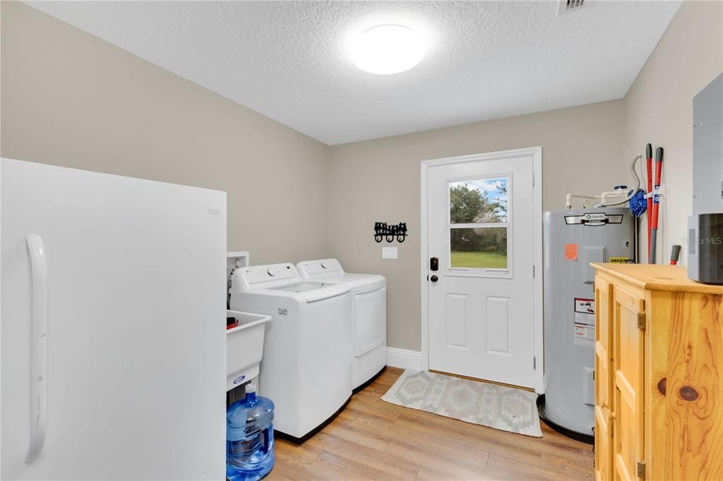 待售: $850,000 (4 贝兹, 3 浴室, 1980 平方英尺)