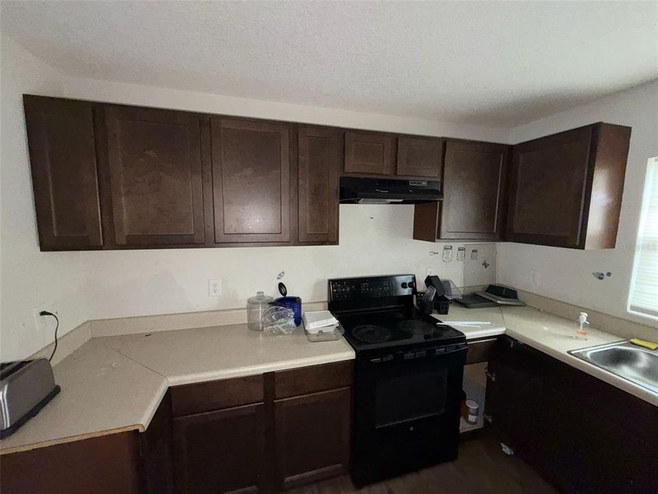 For Sale: $185,000 (3 beds, 2 baths, 1558 Square Feet)