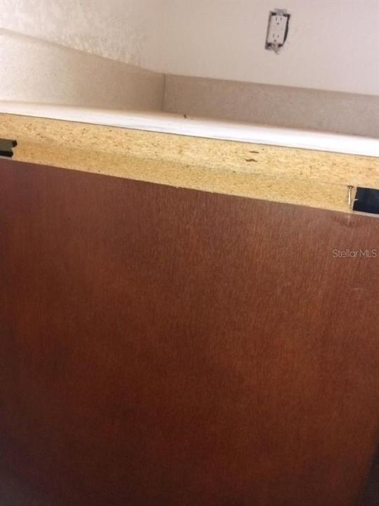 For Sale: $185,000 (3 beds, 2 baths, 1558 Square Feet)