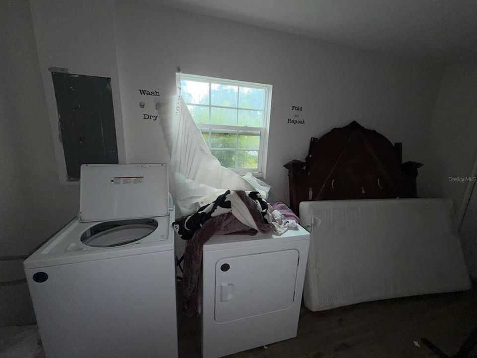 For Sale: $185,000 (3 beds, 2 baths, 1558 Square Feet)